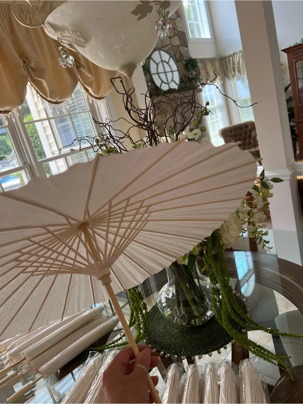 Set of 8 Paper Parasol Umbrellas in Cream - Elegant Decorative Accent